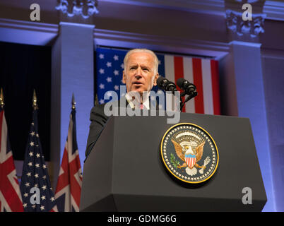 Sydney, Australia. Il 20 luglio, 2016. Stati Uniti Vice presidente Joe Biden offre un discorso a Sydney in Australia, 20 luglio 2016. L Australia è la chiave per il nucleo degli Stati Uniti' Asia-Pacifico perno come ciascun paese ha il retro, visitando U.S. Vice presidente Joe Biden ha detto come egli termina la sua visita qui il mercoledì. Credito: Hongye Zhu/Xinhua/Alamy Live News Foto Stock