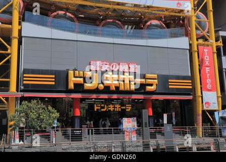 Don Quijote shopping center di Osaka in Giappone. Foto Stock