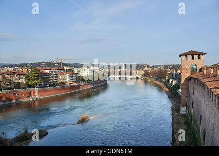 Ponte della Vittoria ponte), un ponte situato a Verona sul fiume Adige . Deve il suo nome alla vittoria di Vittor Foto Stock