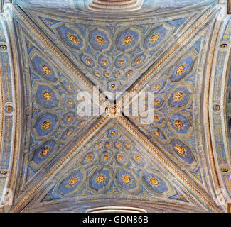 CREMONA, Italia - 25 Maggio 2016: il dettaglio della volta gotica della Cattedrale. Foto Stock