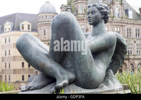 Il fiume, localmente noto come Floozie nella Jacuzzi, è un opera in Victoria Square, Birmingham, Foto Stock