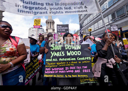 Arrestare centri di detenzione per rifugiati. Movimento per la giustizia con ogni mezzo necessario. Protesta a Londra contro il razzismo e la Tory au Foto Stock