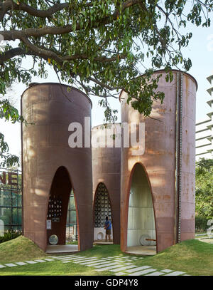 Convertito silo di storage. Immaginate di Studio presso gli alberi, Mumbai, India. Architetto: Studio Lotus, 2016. Foto Stock