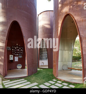 Convertito silo di storage. Immaginate di Studio presso gli alberi, Mumbai, India. Architetto: Studio Lotus, 2016. Foto Stock