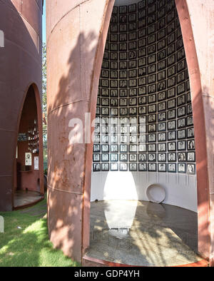 Convertito silo di storage. Immaginate di Studio presso gli alberi, Mumbai, India. Architetto: Studio Lotus, 2016. Foto Stock