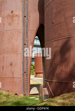 Convertito silo di storage. Immaginate di Studio presso gli alberi, Mumbai, India. Architetto: Studio Lotus, 2016. Foto Stock