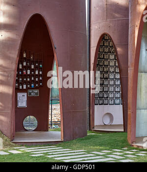 Convertito silo di storage. Immaginate di Studio presso gli alberi, Mumbai, India. Architetto: Studio Lotus, 2016. Foto Stock