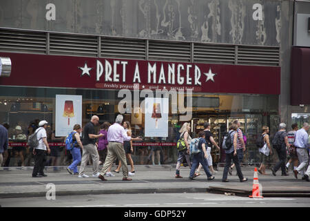 Pret a Manger caffè organico e sandwich naturali ristoranti hanno schioccato in su tutta Manhattan negli ultimi anni. Foto Stock