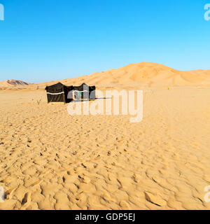 Empty Quarter e tenda nomade del popolo berbero in oman il vecchio deserto Foto Stock