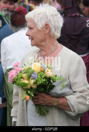 23 maggio 2016 - Dame Judi Dench at Chelsea Flower Show 2016 a Londra, Regno Unito. Foto Stock