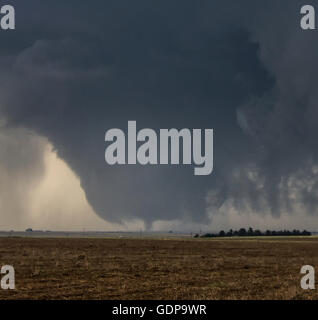 Una gigantesca nuvola di parete spin over, Dodge City, Kansas, STATI UNITI D'AMERICA Foto Stock