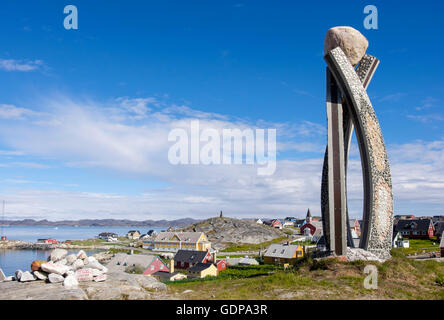 Inussuk scultura di Niels Motfeldt affacciato sulla città vecchia e marcatura inizio di autodisciplina. Nuuk Groenlandia Foto Stock