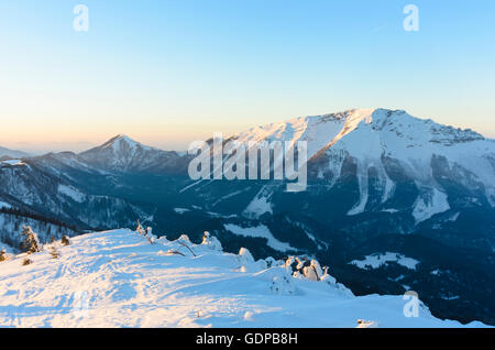 Mitterbach am Erlaufsee: vista dal monte Gemeindealpe in occasione dei vertici Kleinen Ötscher e Ötscher (a destra), Austria, Niederösterreich, Foto Stock