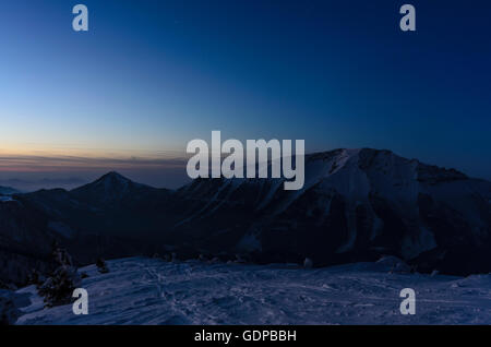 Mitterbach am Erlaufsee: vista dal monte Gemeindealpe in occasione dei vertici Kleinen Ötscher e Ötscher (centro), Austria, Niederösterreich Foto Stock