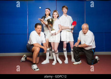 Campione di tennis da tavolo team e allenatori Foto Stock