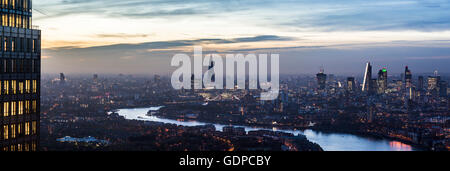 Vista panoramica della città di Londra e il Tamigi da Canary Wharf Foto Stock