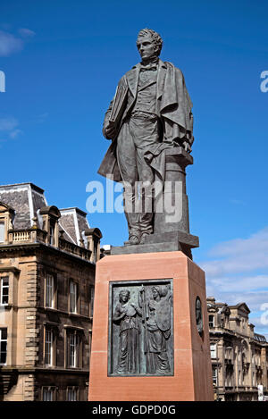 La statua di architetto scozzese William Henry Playfair all'esterno del Museo di Scozia nelle camere Street, Edimburgo. Foto Stock