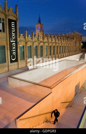 Caixaforum, fabbrica di Casarramona da Puig i Cadafalch. Foyer di Arata Isozaki, Barcellona, Spagna Foto Stock