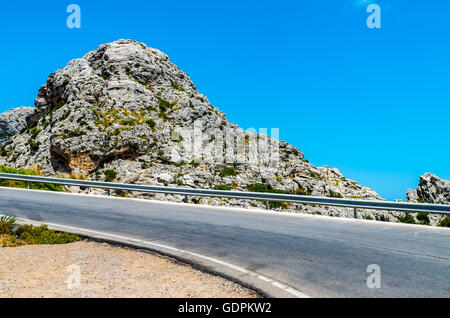 Strada per Sa Calobra nella Serra de Tramuntana - Montagne in Mallorca, Spagna Foto Stock