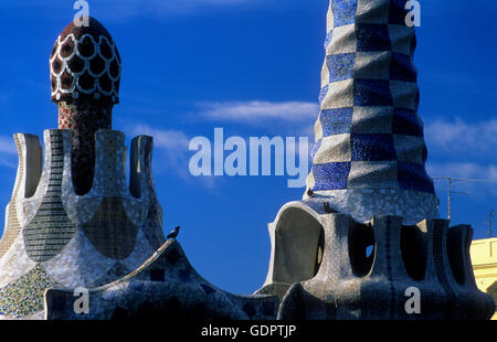 Barcellona:Parco Güell (Gaudí, 1900-1914). Dettaglio dell'edificio dall'entrata principale Foto Stock