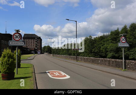 Deanston con distilleria Scozia Luglio 2016 Foto Stock