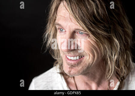 Ritratto di un uomo in studio Foto Stock
