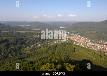 Geografia / viaggi, in Germania, in Renania Palatinato, Annweiler am Trifels, vista dal castello di Trifels, Additional-Rights-Clearance-Info-Not-Available Foto Stock