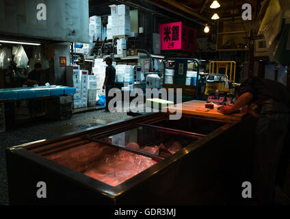 Il mercato del pesce di Tsukiji, regione di Kanto, Tokyo, Giappone Foto Stock