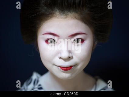 Ritratto di un 16 anni chiamato maiko chikasaya, la regione di Kansai, Kyoto, Giappone Foto Stock