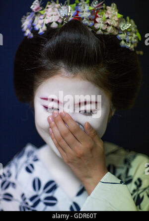16 anni chiamato maiko chikasaya ridendo, la regione di Kansai, Kyoto, Giappone Foto Stock