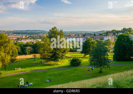 Brandon Hill parkland in una sera d'estate nella città di Bristol, Inghilterra. Foto Stock