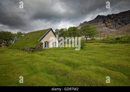 Hofskirkja, un turf-chiesa coperta, Islanda Foto Stock