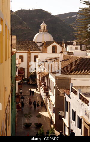 La chiesa nel villaggio di Teror nelle montagne centrali di Gran Canay sull'isola delle Canarie di Spagna nell'Oceano Atlantico. Foto Stock