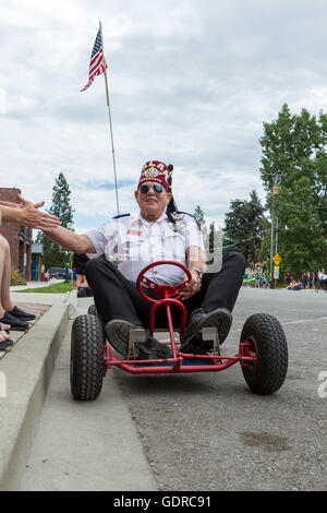 Shriner unità membro go kart in parata. Foto Stock