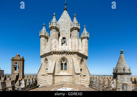 UNESCCO Sito Patrimonio Mondiale, torre di Sé Catedral de Évora Basílica Sé Catedral de Nossa Senhora da Assunção, Evora, Évora Foto Stock