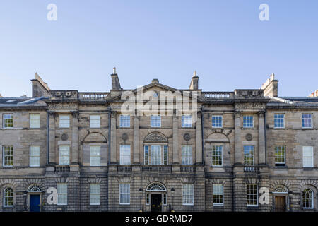 Il lato nord di Charlotte Square, Edimburgo, da Robert Adam, 1791, inc. Bute House, la residenza ufficiale del Primo Ministro. Foto Stock