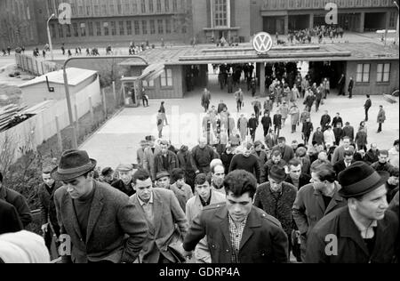 Circa 5000 lavoratori italiani sono impiegati presso VW. È il più grande datore di lavoro di lavoratori stranieri in Germania. Foto Stock