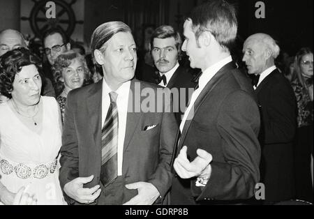 Il cancelliere tedesco Helmut Schmidt con il senatore Hans Ulrich Klose Foto Stock