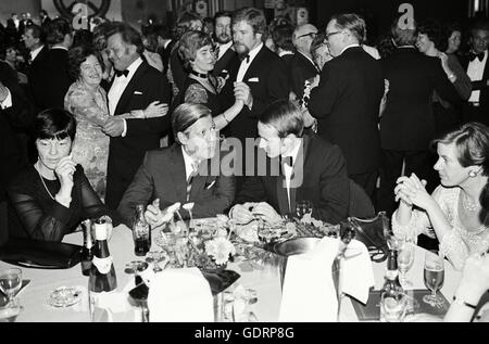 Il cancelliere tedesco Helmut Schmidt con il senatore Hans Ulrich Klose Foto Stock