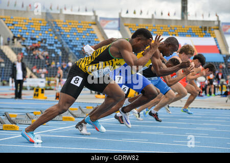 Bydgoszcz (Polonia). 19 Luglio, 2016. Raheem Camere di Giamaica prorompe dei blocchi nel round 1 del mens 100m durante la sessione mattutina del Giorno 1 dell'IAAF Junior World Championships a Zawisza Stadium il 19 luglio 2016 a Bydgoszcz (Polonia). Credito: Roger Sedres/Alamy Live News Foto Stock