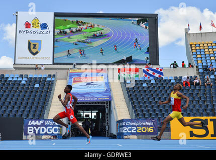 Bydgoszcz (Polonia). Il 20 luglio, 2016. Giacobbe Sinclair di Trinidad e Tobago esegue la piegatura finale nelle manche del mens 400m durante la sessione mattutina del Giorno 2 dell'IAAF Junior World Championships a Zawisza Stadium il 20 luglio 2016 a Bydgoszcz (Polonia). Credito: Roger Sedres/Alamy Live News Foto Stock