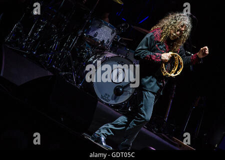 Assago Milano, Italia. Il 20 luglio, 2016. Robert Plant esegue live at Street Music Festival di Arte 2016 Credit: Roberto Finizio/Alamy Live News Foto Stock