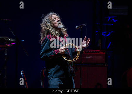 Assago Milano, Italia. Il 20 luglio, 2016. Robert Plant esegue live at Street Music Festival di Arte 2016 Credit: Roberto Finizio/Alamy Live News Foto Stock