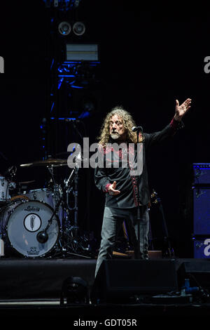 Assago Milano, Italia. Il 20 luglio, 2016. Robert Plant esegue live at Street Music Festival di Arte 2016 Credit: Roberto Finizio/Alamy Live News Foto Stock