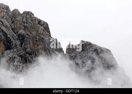 Gannan, Gannan, Cina. 12 Luglio, 2016. Gannan, Cina - 12 Luglio 2016: (solo uso editoriale. Cina OUT) GÂ¨Â¡nnÂ¨Â¢n tibetano prefettura autonoma è una prefettura autonoma nel sud della provincia di Gansu, Cina. Esso include Xiahe e il monastero di Labrang, Luqu, Maqu e altri tibetani in gran parte dei paesi e dei villaggi. Gannan ha un'area di 40,898 km2 (15,791 sq mi) e il suo capitale è Hezuo (Zoi). Nel primo anno della proclamazione di Gannan Distretto autonomo, il distretto-sede era a Labrang città di Sangqu. © SIPA Asia/ZUMA filo/Alamy Live News Foto Stock