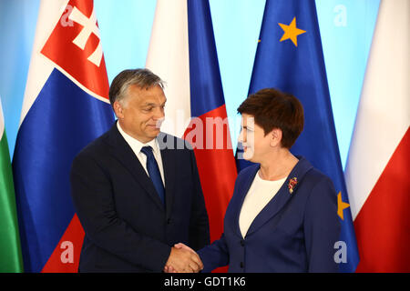 Polonia - Varsavia, 21 Luglio 2016: PM di Ungheria Viktor Orban, Czechian PM Bohuslav Sobotka e PM slovacco Robert Fico arrivarono a Varsavia per la riunione ufficiale del gruppo di Visegrad sotto la presidenza della Beata Szydlo. Credito: Jake Ratz/Alamy Live News Foto Stock