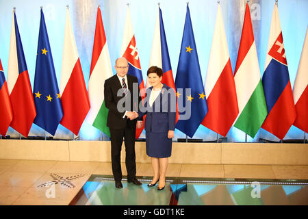 Polonia - Varsavia, 21 Luglio 2016: PM di Ungheria Viktor Orban, Czechian PM Bohuslav Sobotka e PM slovacco Robert Fico arrivarono a Varsavia per la riunione ufficiale del gruppo di Visegrad sotto la presidenza della Beata Szydlo. Credito: Jake Ratz/Alamy Live News Foto Stock