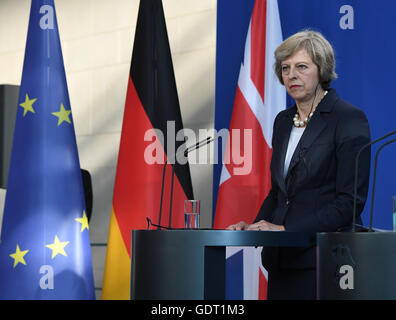 Berlino, Germania. Il 20 luglio, 2016. Il nuovo Primo Ministro britannico Theresa Maggio affronta i giornalisti durante una conferenza stampa tenutasi presso la cancelleria federale a Berlino, Germania, 20 luglio 2016. Maggio è stato ricevuto dal Cancelliere tedesco Angela Merkel nello stesso giorno. Foto: SOEREN STACHE/dpa/Alamy Live News Foto Stock