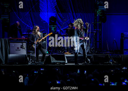 Milano, Italia. Il 20 luglio, 2016. Robert Plant suona dal vivo a Assago Estate Arena di Milano, Italia, il 20 luglio 2016 Credit: Mairo Cinquetti/Alamy Live News Foto Stock