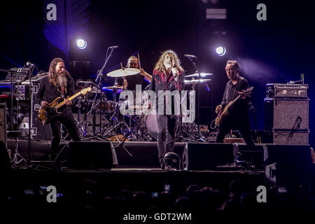 Milano, Italia. Il 20 luglio, 2016. Robert Plant suona dal vivo a Assago Estate Arena di Milano, Italia, il 20 luglio 2016 Credit: Mairo Cinquetti/Alamy Live News Foto Stock